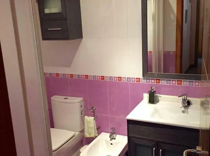 M Ramona Reja Diaz ロウレンサー